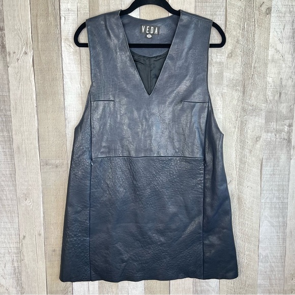 Veda Dresses & Skirts - Veda Dress Womens 100% Leather
Fresca Mini Dress Size Medium Navy-V
Neck Casual